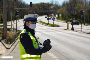 policjant ruchu drogowego na służbie