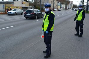 policjanci ruchu drogowego na służbie - kontrola Alei Niepodległości