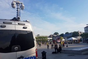 policjanci zabezpieczają zgromadzenie