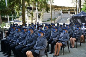 policjanci i zaproszeni goście uczestniczą w uroczystych obchodach święta Policji