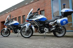 na zdjęciu dwa motocykle bmw