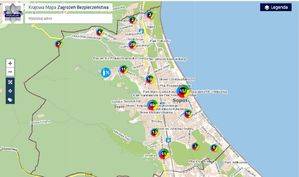 Mapa aplikacji Krajowa Mapa Zagrożeń Bezpieczeństwa, na której widoczna jest mapa Sopotu z naniesionymi na różnych ulicach okrągłymi ikonkami informującymi o ilości zgłoszeń w danym rejonie.