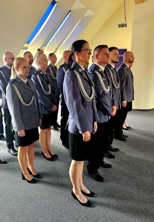 Na zdjęciu policjanci i policjantki